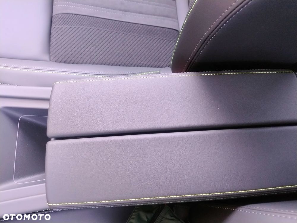 Peugeot 408 1.2 PureTech mHEV GT Exclusive S&S e-DSC6 - 21