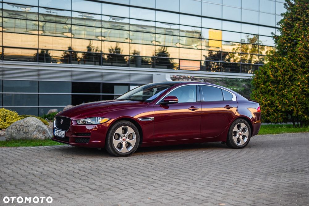 Jaguar XE 2.0 T Prestige - 3