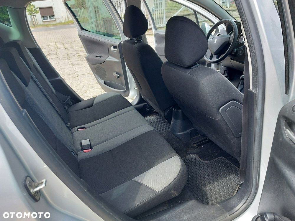 Peugeot 207 - 12