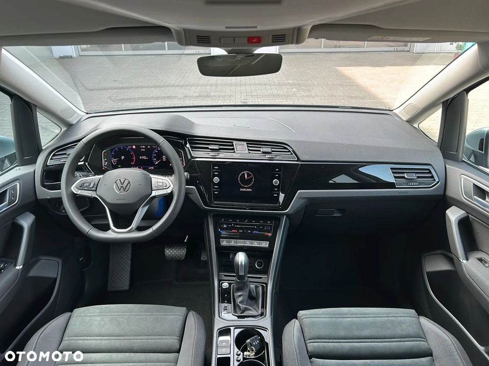 Volkswagen Touran - 4