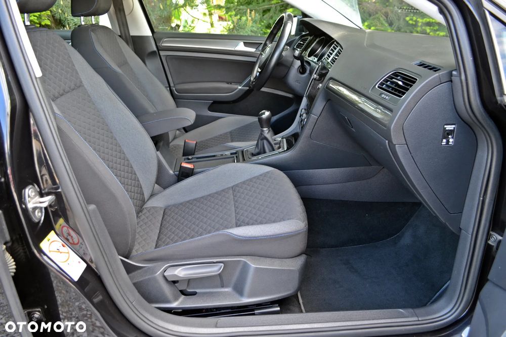Volkswagen Golf - 27