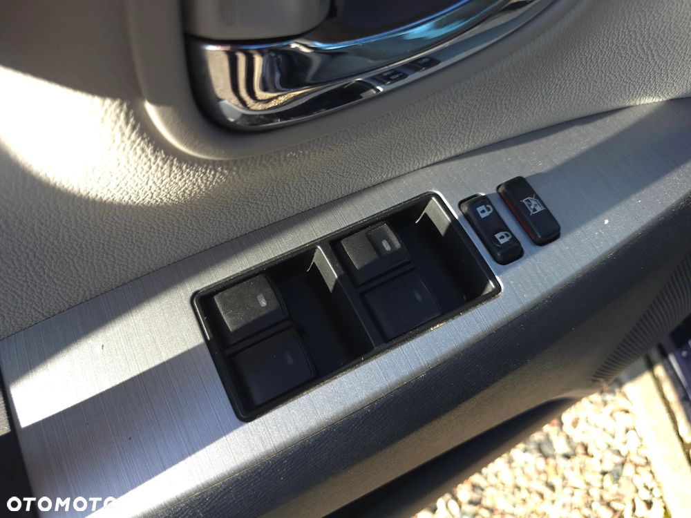 Toyota Avensis 2.0 Prestige NAVI MS - 19