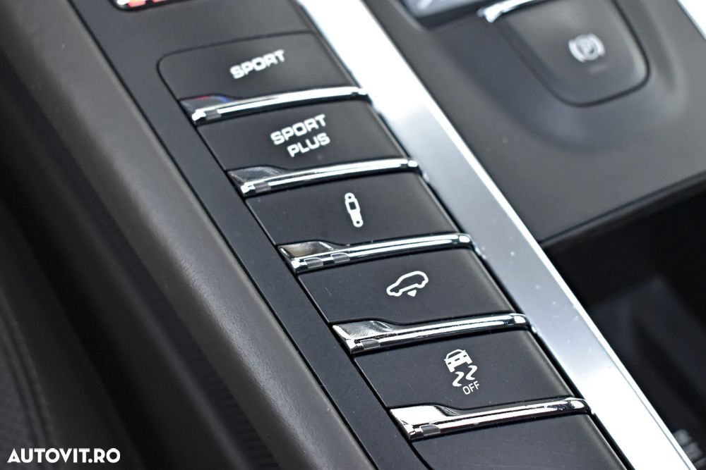 Porsche Macan Turbo PDK - 19