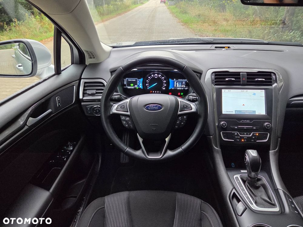 Ford Mondeo 2.0 Hybrid Titanium - 24