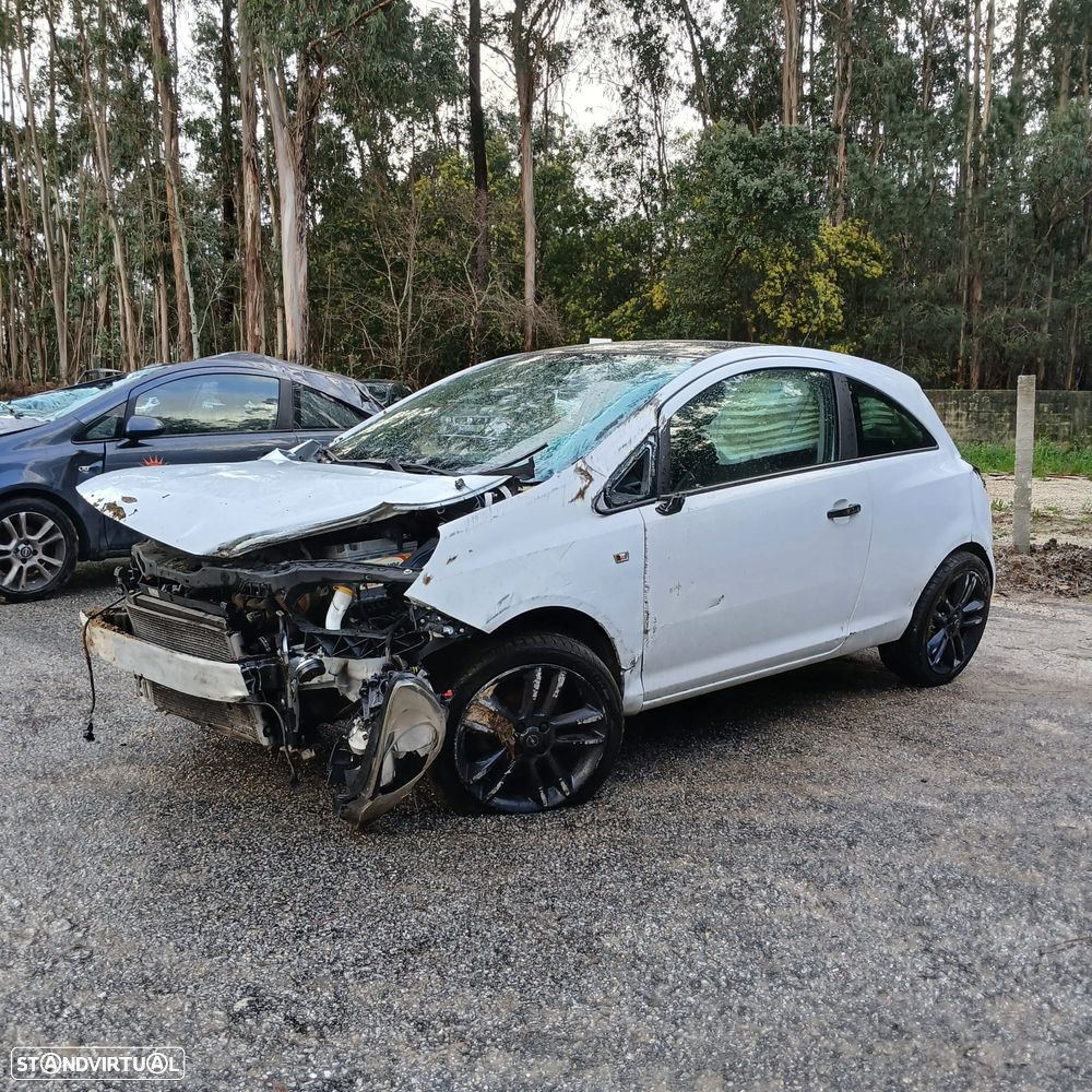 Opel Corsa D 1.2 gasolina 86cv (2010) - Peças Usadas (10340) - 2