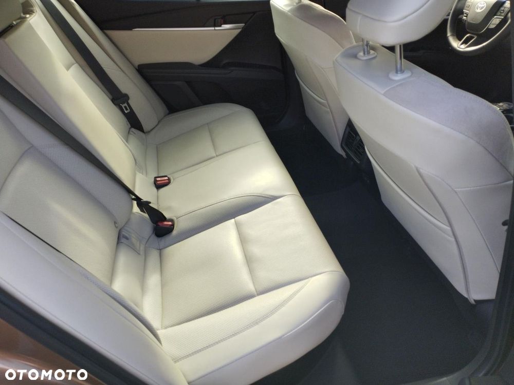 Toyota Camry - 16