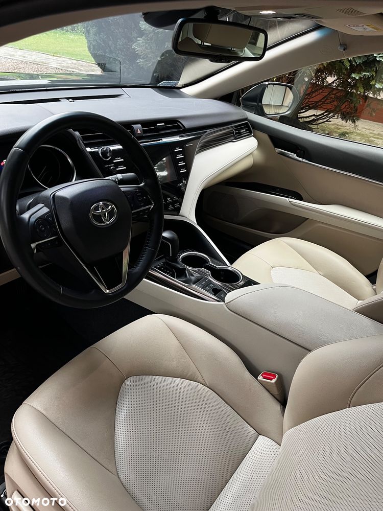 Toyota Camry 2.5 Hybrid Executive CVT - 9
