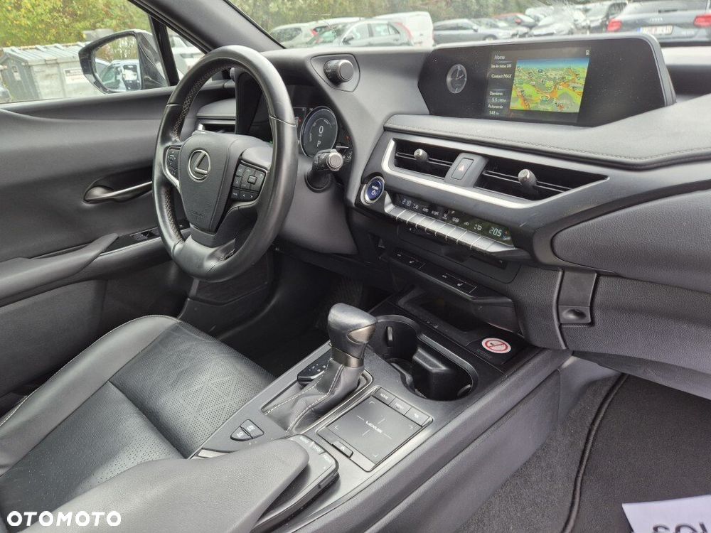 Lexus UX - 5