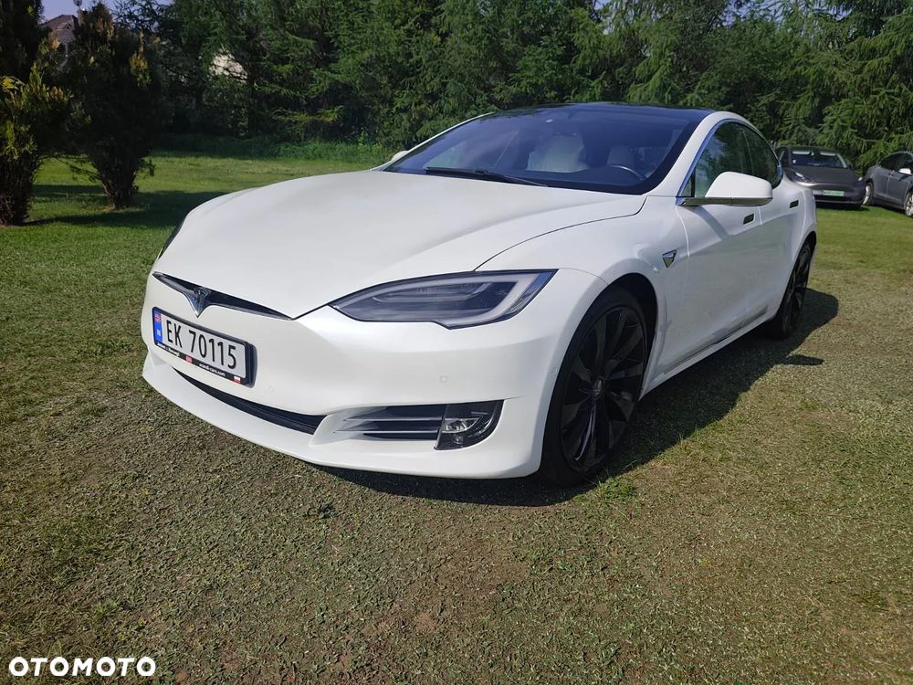 Tesla Model S - 1