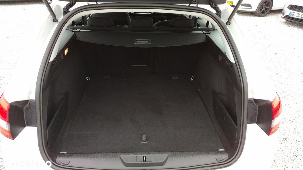 Peugeot 308 - 8