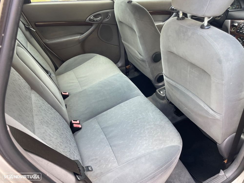 Ford Focus 1.6 Ghia - 15