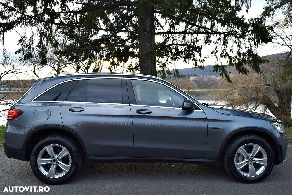 Mercedes-Benz GLC 300 e 4Matic 9G-TRONIC AMG Line Plus - 10