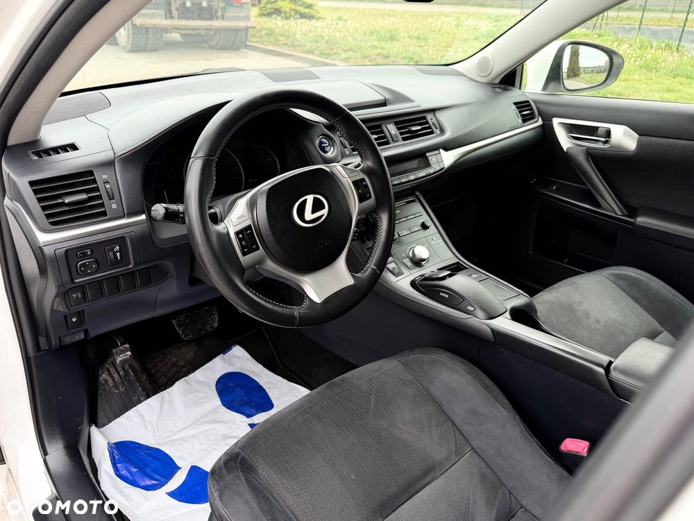 Lexus CT 200h Prestige - 10