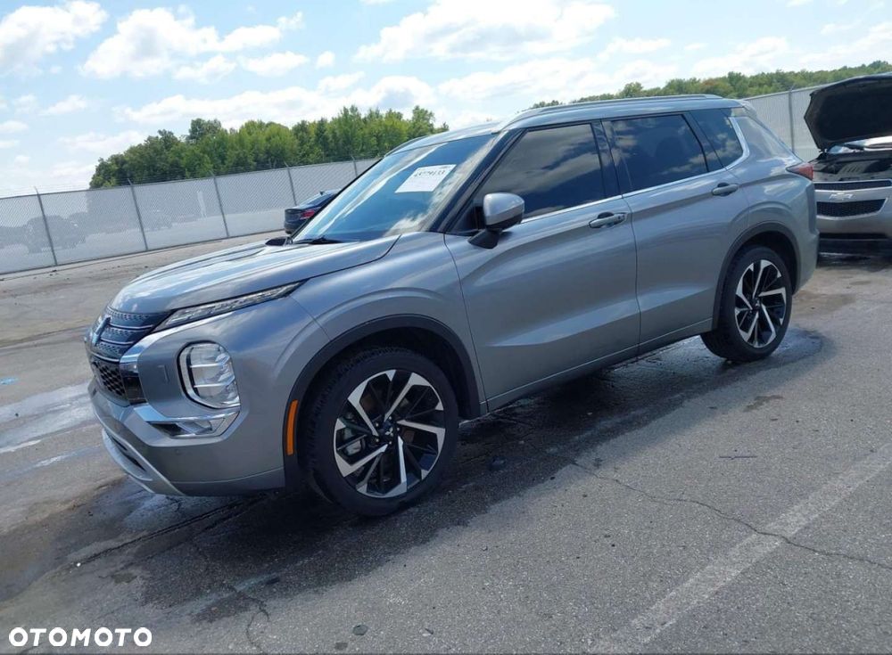 Mitsubishi Outlander - 3