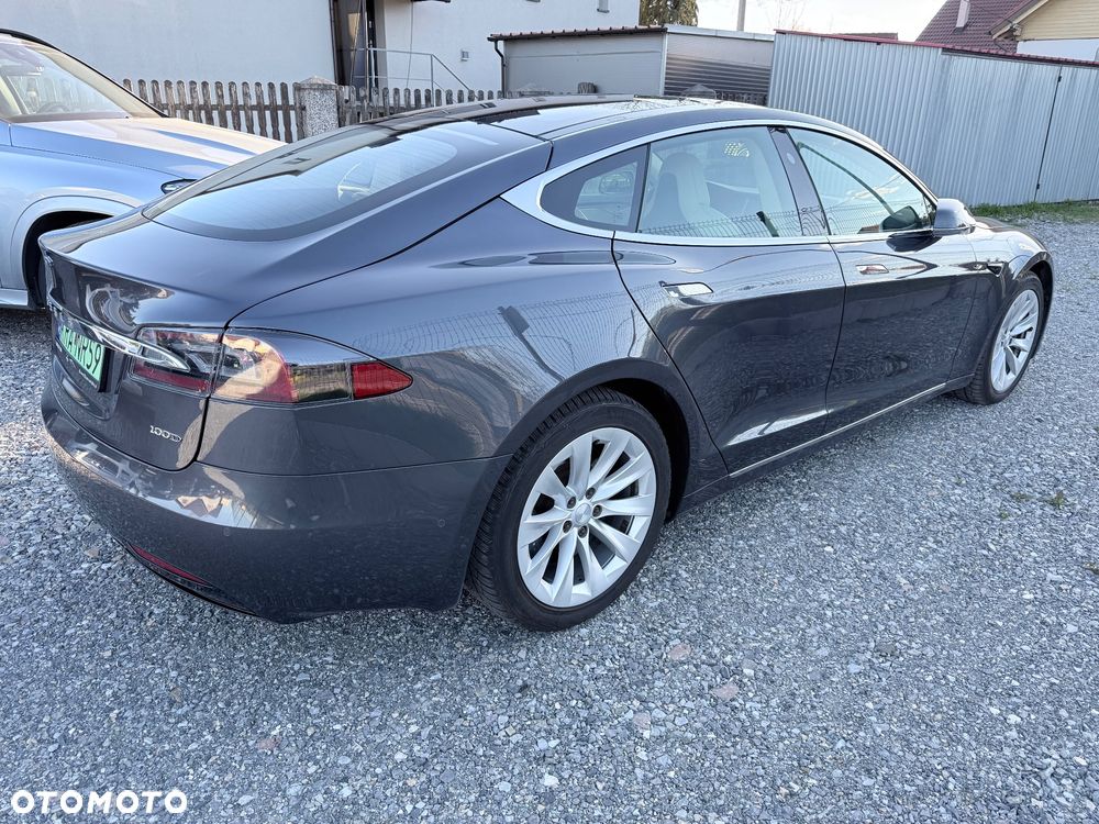 Tesla Model S - 12