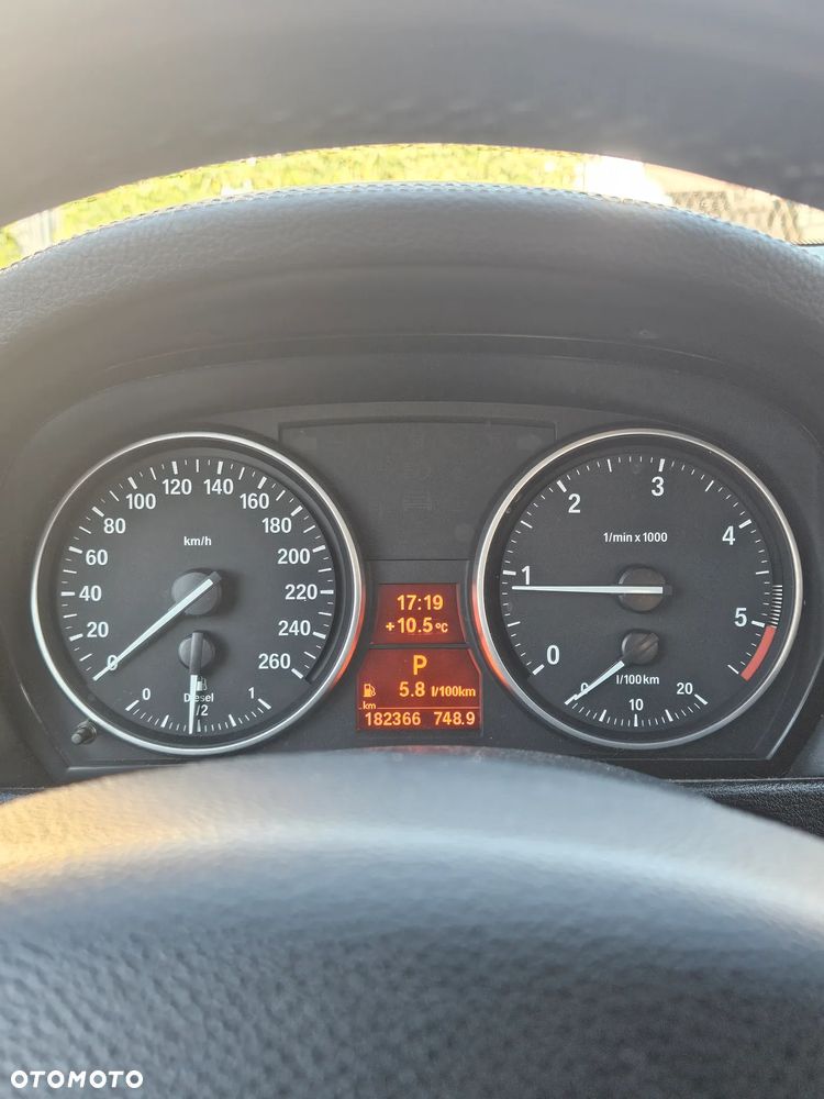 BMW X1 xDrive18d - 12