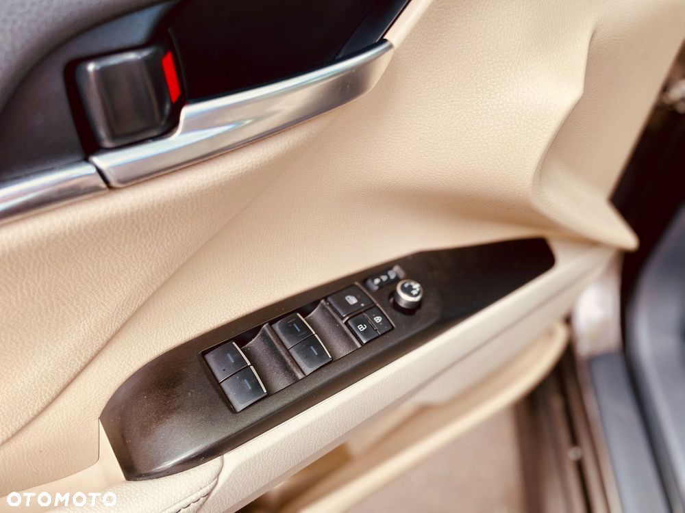 Toyota Camry 2.5 Hybrid Prestige CVT - 24
