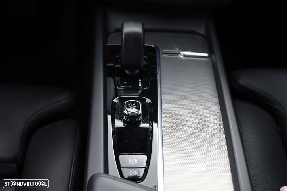 Volvo XC 60 2.0 B4 Plus Bright — fotografia 14