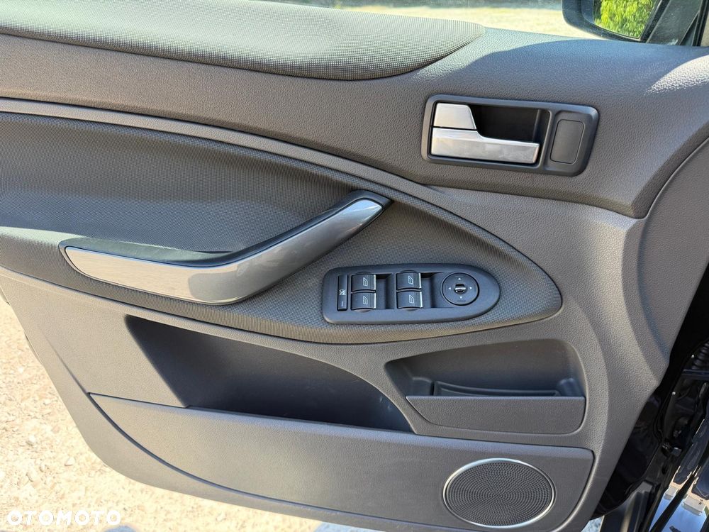 Ford Kuga 2.0 TDCi 2x4 Titanium - 23