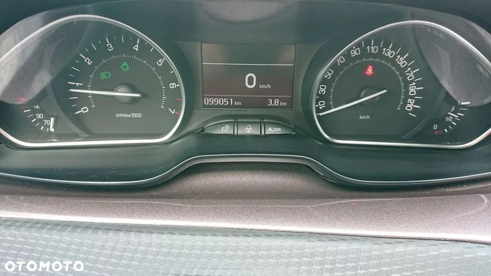 Peugeot 2008 1.2 Pure Tech Style - 7