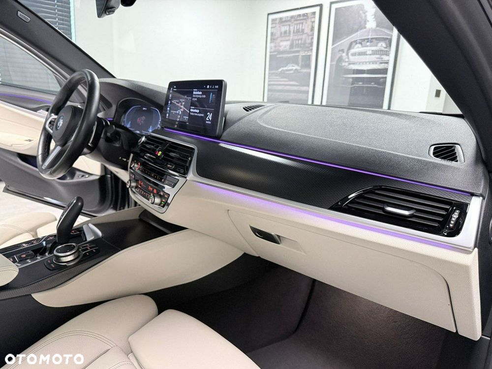 BMW Seria 5 520e M Sport sport - 22
