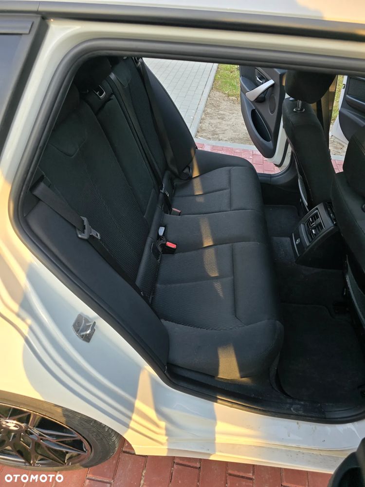 BMW Seria 3 320d Sport Line - 23