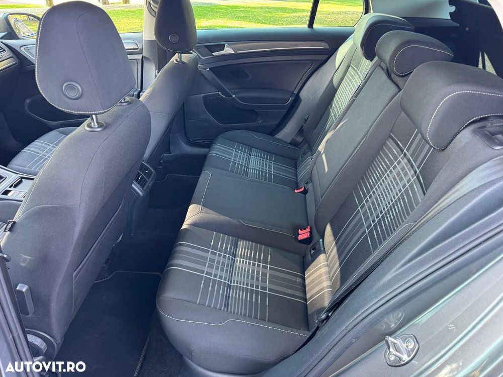 Volkswagen Golf - 14