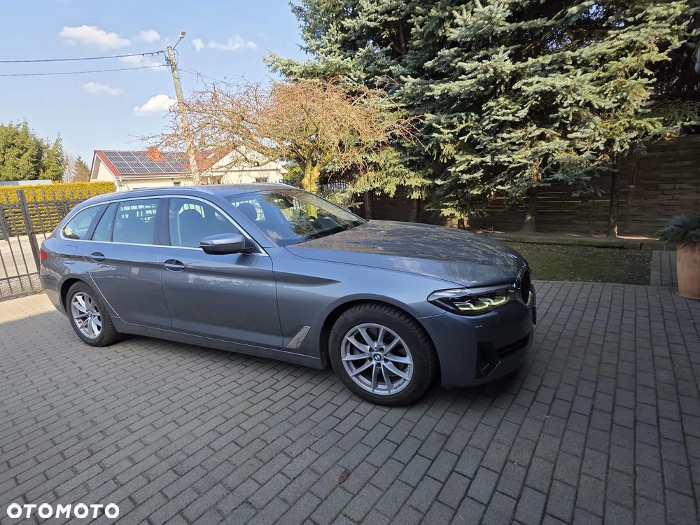 BMW Seria 5 520i Sport Line - 4