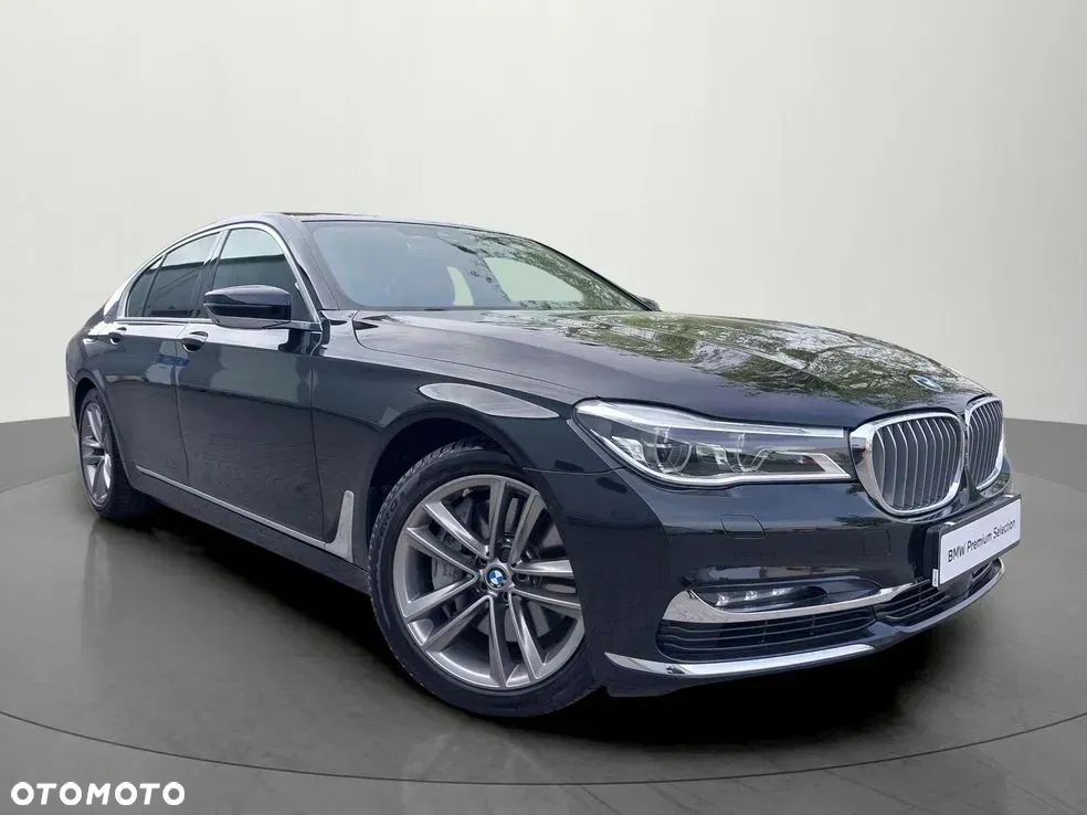 BMW Seria 7 750i xDrive - 1