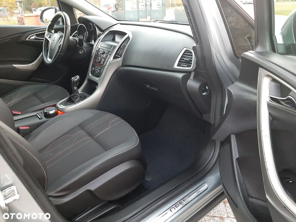 Opel Astra 1.4 Turbo 150 Jahre - 17
