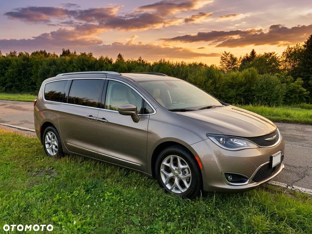 Chrysler Pacifica - 1