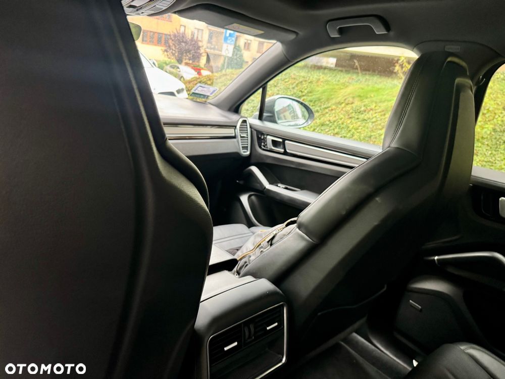 Porsche Cayenne Coupe E-Hybrid - 4