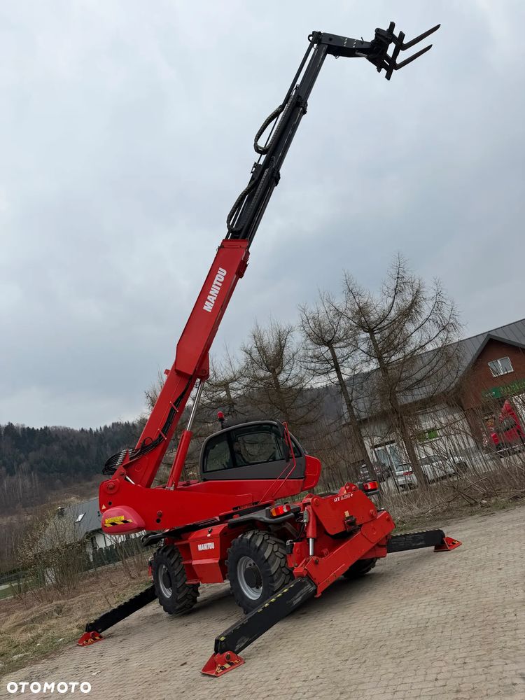 Manitou MRT2150+PRIVILEGE Ładowarka teleskopowa 4x4 ROTO 21metrów. Bez AdBLUE bez DPF. udźwig 5ton jak Nowa z Norwegii 4900mtg. 2015rok. Obrót pełny. Zero luzów wycieków. Zadbana maszyna z Fermy Norweskiej. Silnik 160 Km. AUTEC zdalne sterowanie. Ani deka luzów czy wycieków. Opony jak Nowe. Pełny Oryginał. Niski przebieg. Stabilizatory. Zamki na tłokach. OKAZJA - 15