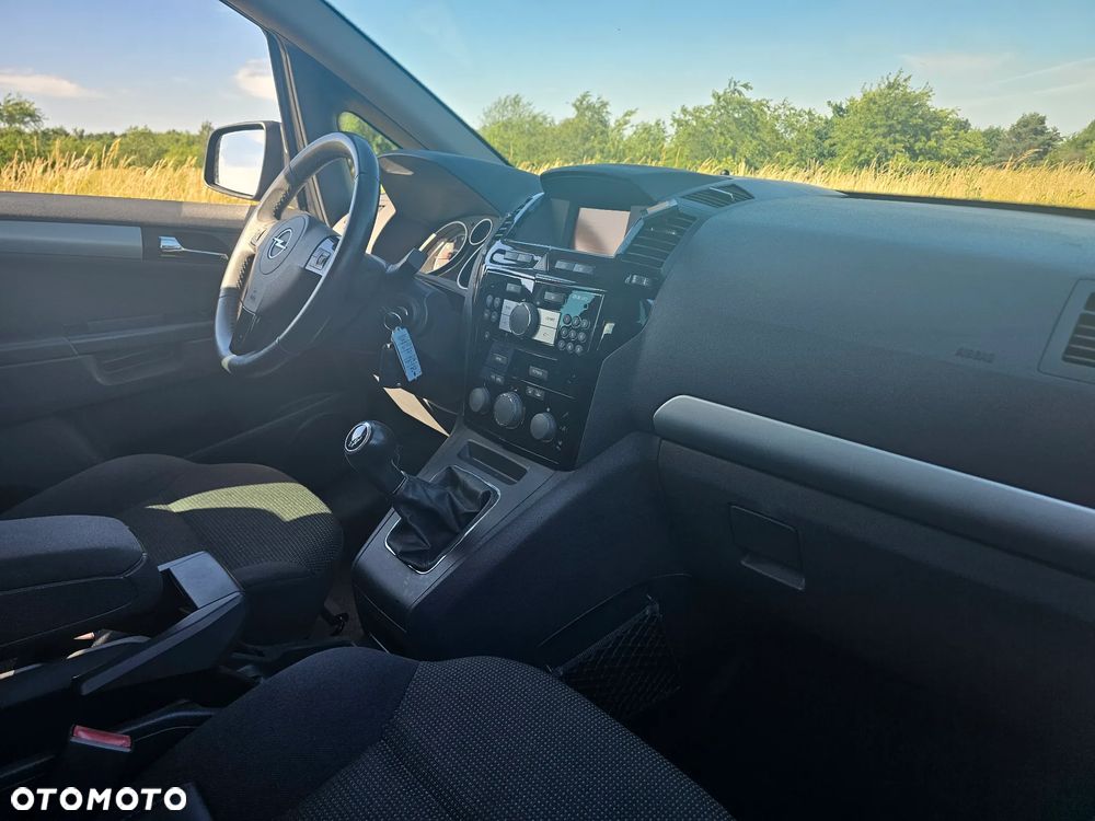 Opel Zafira 1.6 Cosmo - 26