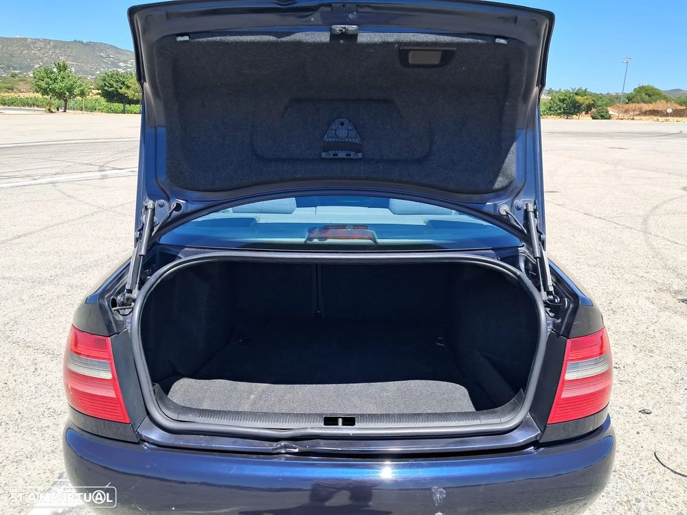 Audi A4 1.6 Plus - 18