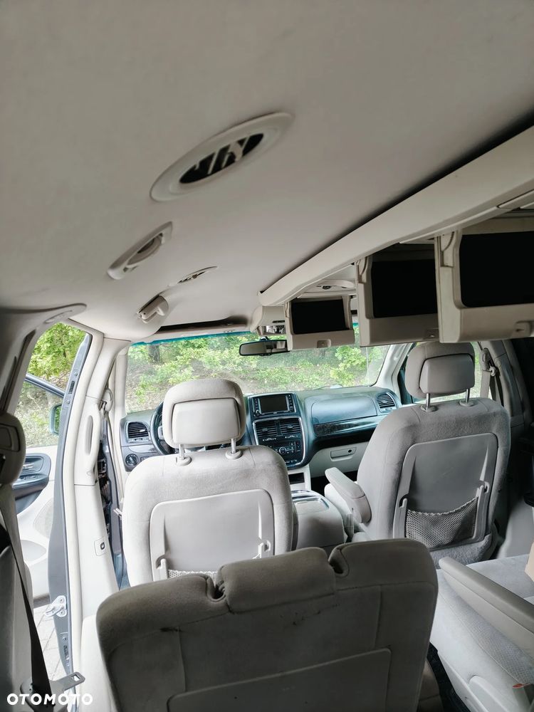Dodge Grand Caravan 2011 photo 2
