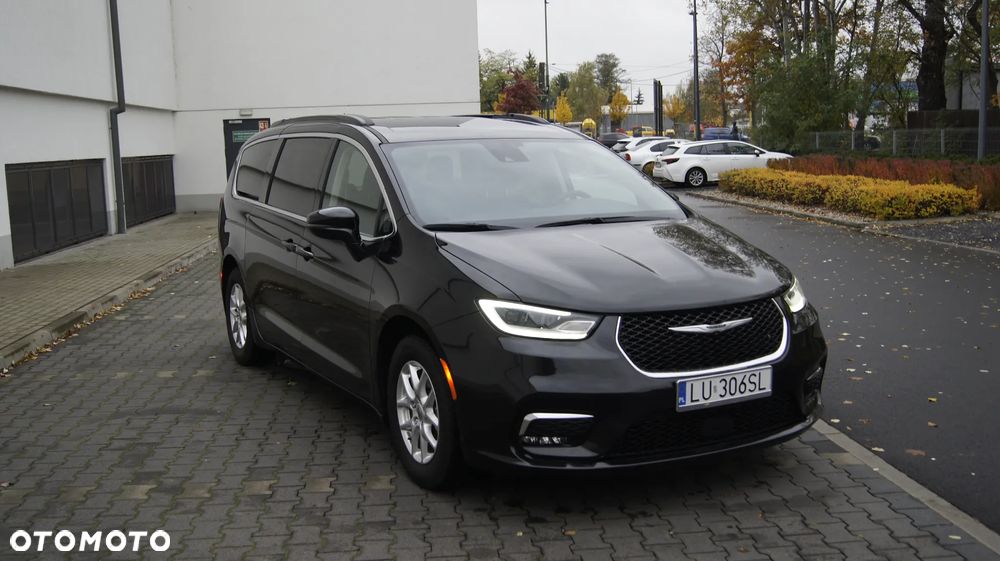 Chrysler Pacifica - 1