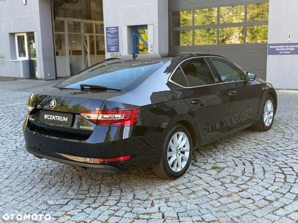 Skoda Superb 2017 photo 5