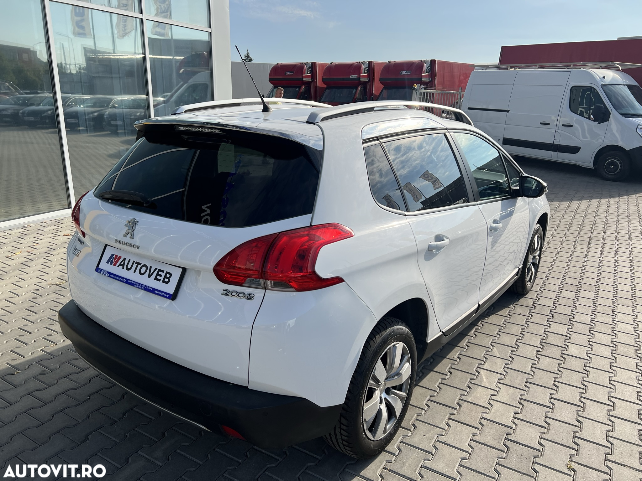 Peugeot 2008 - 4