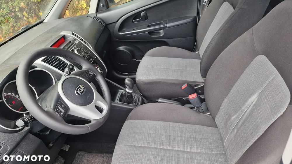 Kia Venga - 11