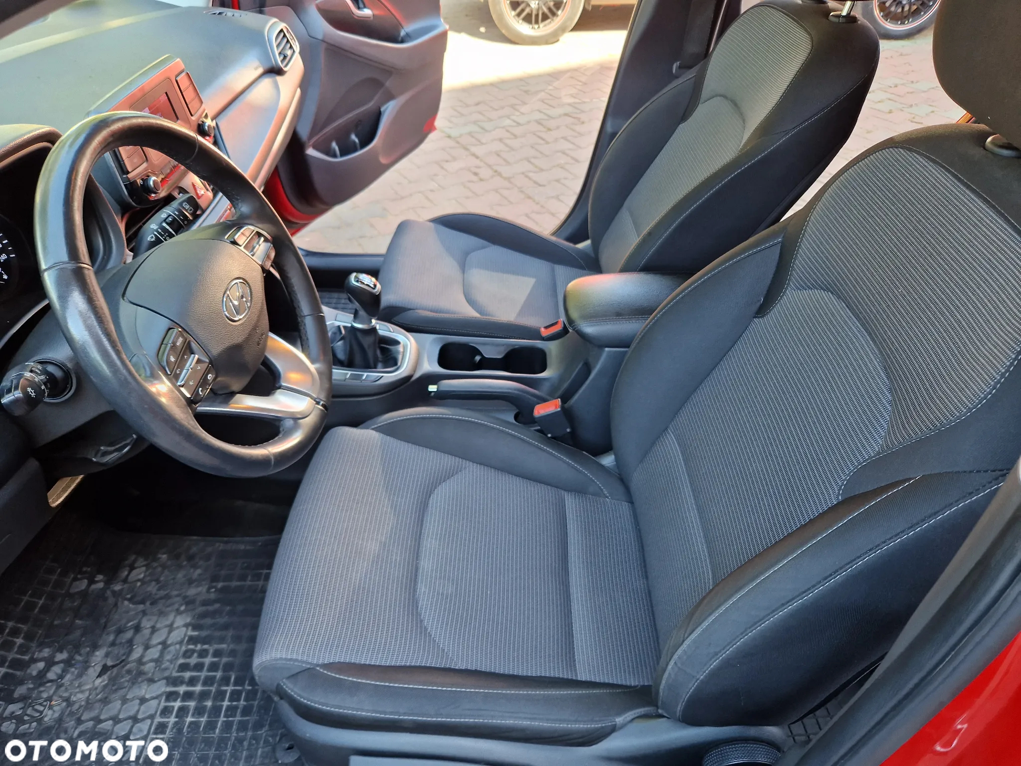 Hyundai i30 1.5 DPI Classic + - 21