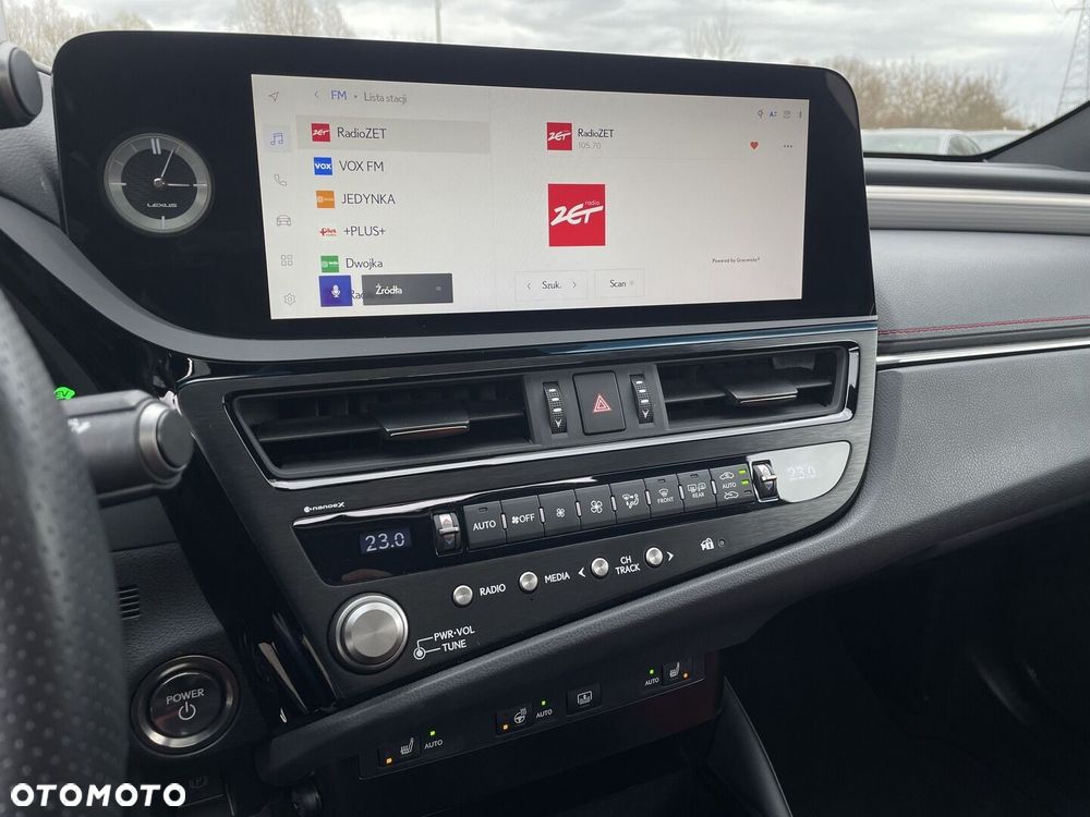 Lexus ES 300h F Sport Edition - 16