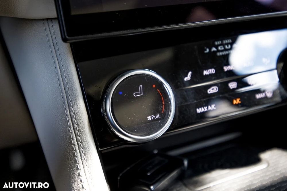 Jaguar F-Pace D200 AWD SE - 32