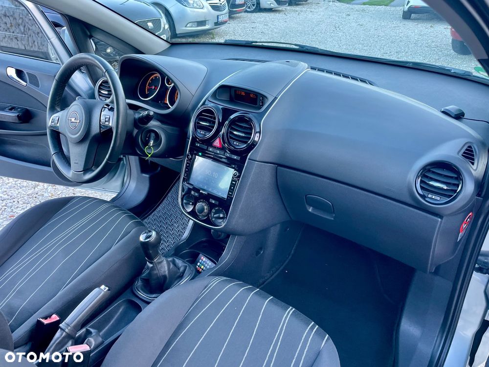 Opel Corsa 1.4 16V Cosmo - 31