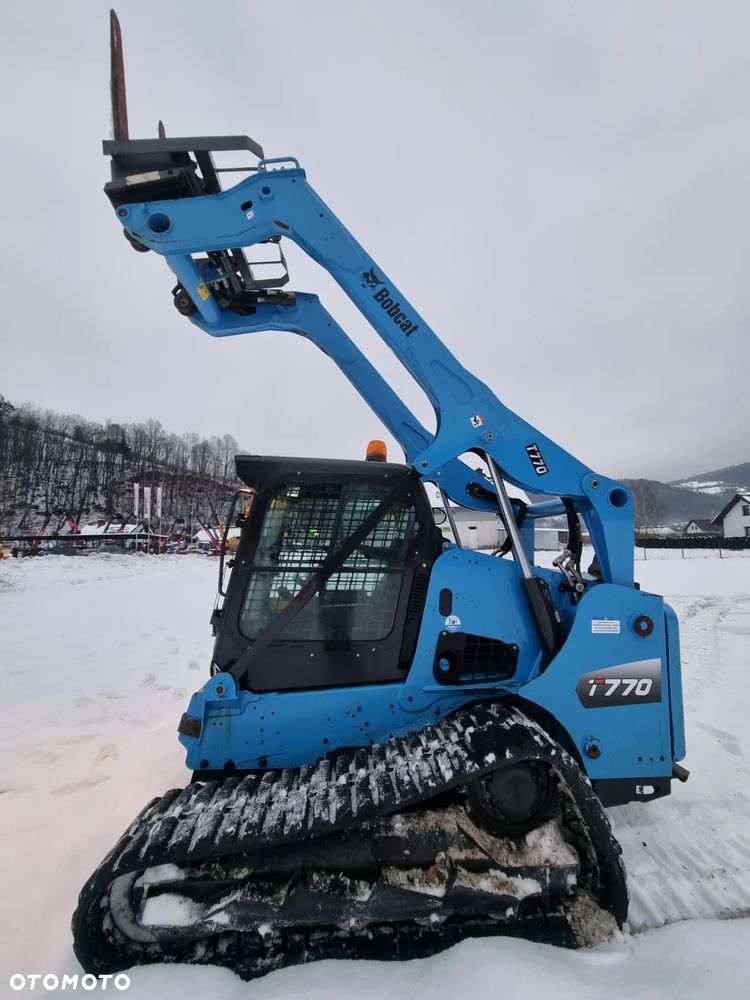 Bobcat T770 Ładowarka Gąsienicowa Udzwig 2,5 tony. Amerykańska potężna Ładowarka 2021rok  654mth z Norwegii! KLIMA! Potężna Moc silnik Turbodoładowany bobcat 100km! Widły łyżka. Linie Hydrauliczne dodatkowe. Aktualna DEKRA 2026r. Podzespoły gąsienice zero zużycia! Cała maszyna sterowana z dżojstika! - 38