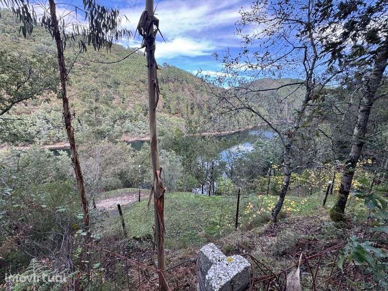 Terreno junto a Barragem de Albufeira da Caniçada, Gerês - Grande imagem: 3/10