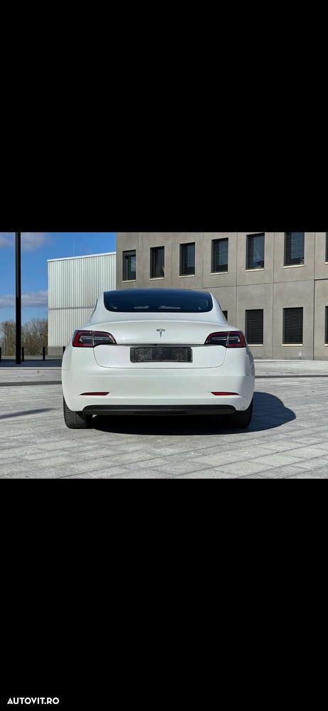 Tesla Model 3 - 3