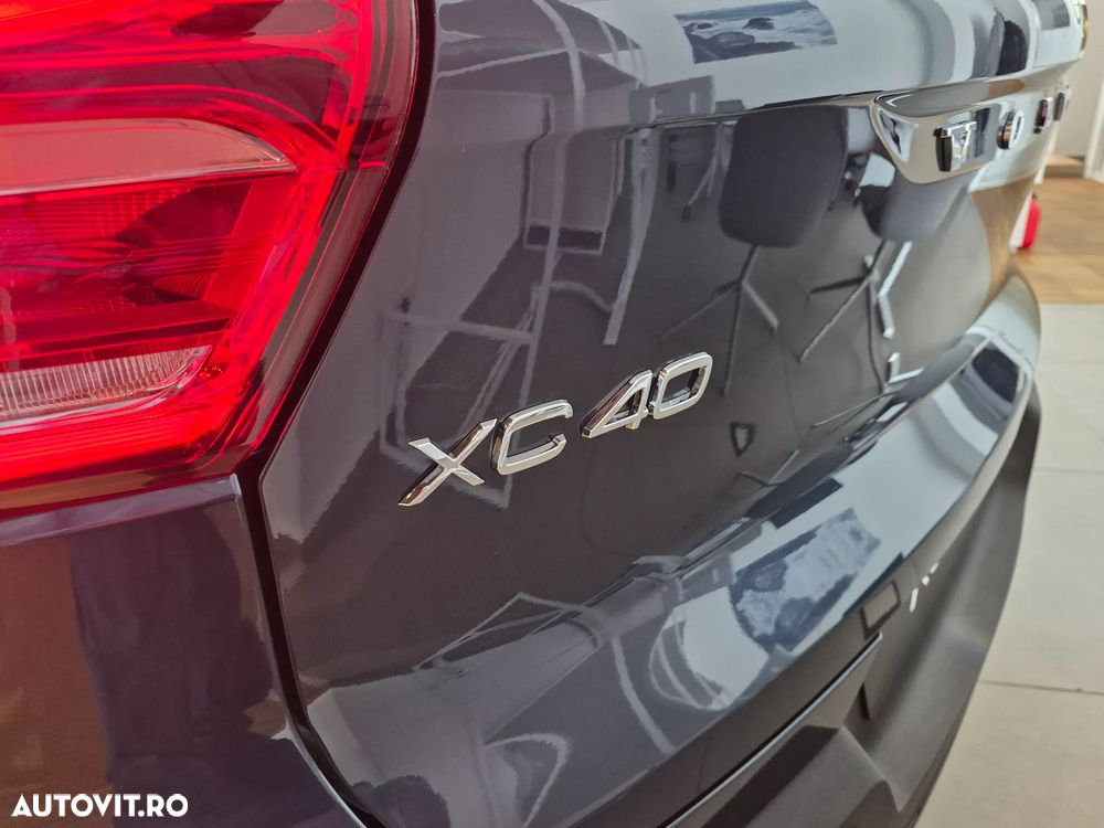 Volvo XC 40 B3 AT FWD MHEV Plus Dark - 31