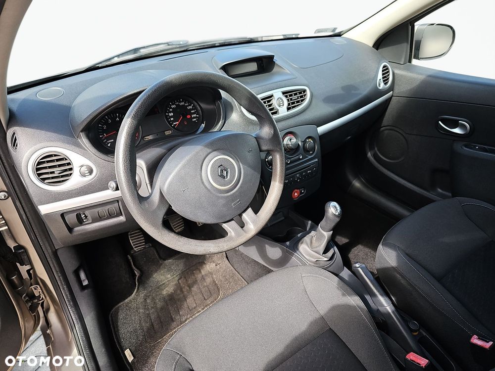 Renault Clio 1.2 16V Alize - 10