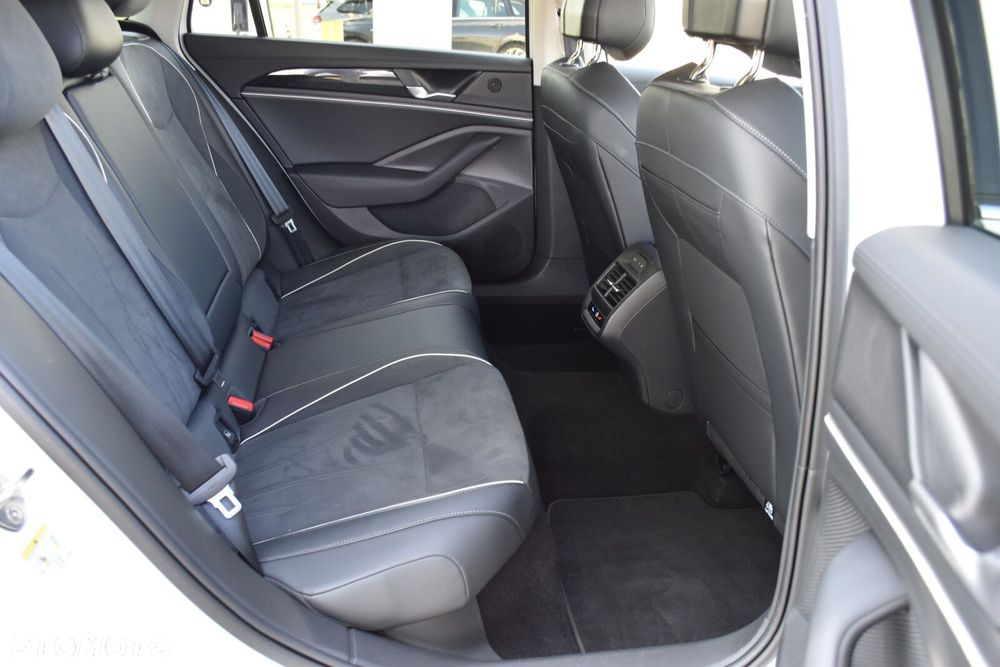Volkswagen Passat - 36